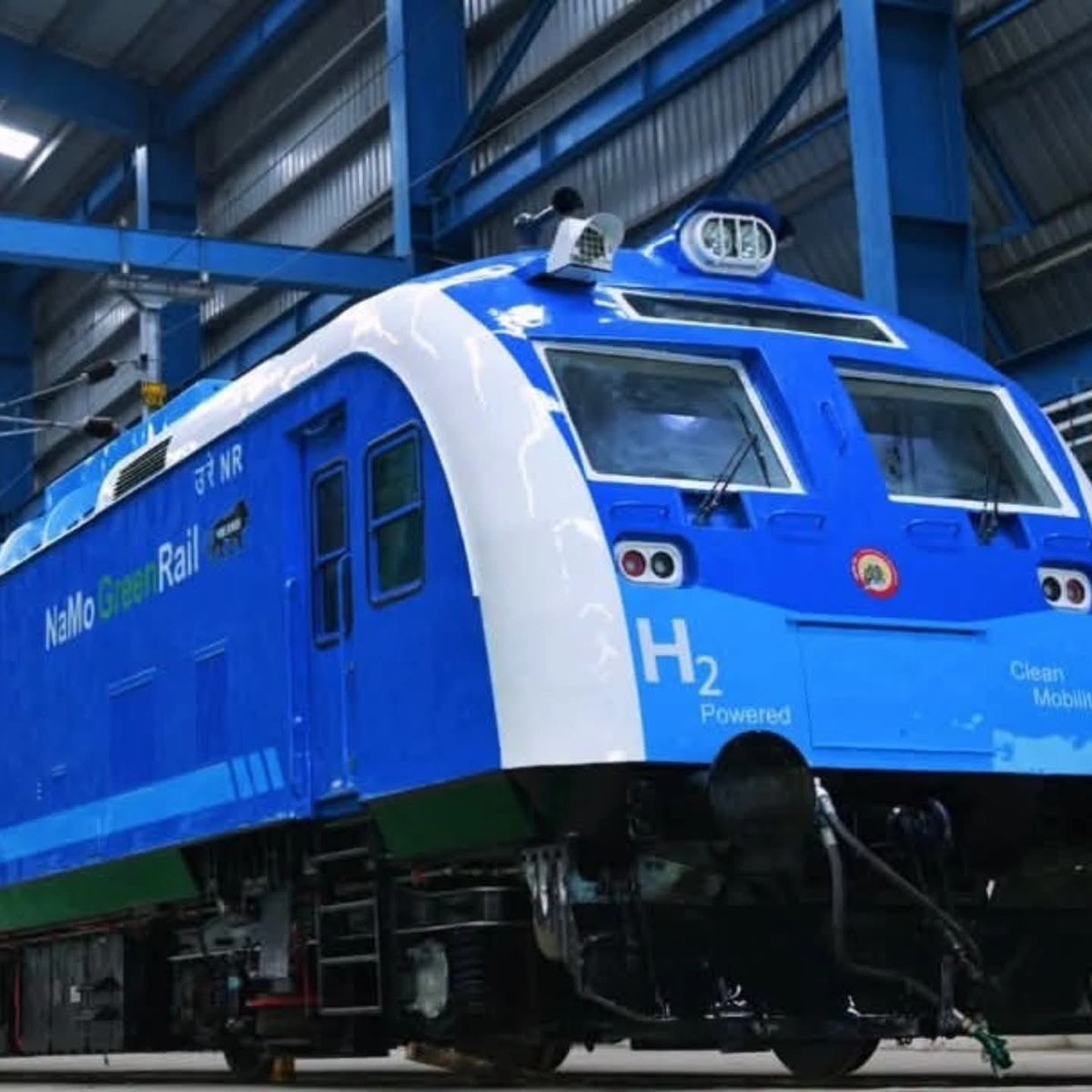 _youradi_'s tweet photo. The launch of India's first hydrogen fuel cell train proves that development and environmental responsibility can go hand in hand. A proud milestone in building a greener and smarter railway network. 🌿🚄 #Hydrogen_train https://t.co/k1hUEncOmy