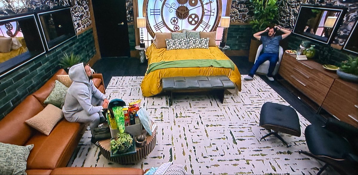 EmilioZ323's tweet photo. Kamu Kirk says “…miss me with the drag stuff, I’m still an MMA fighter…”
The mask is slipping. #BB28 https://t.co/sTZR84RkSm