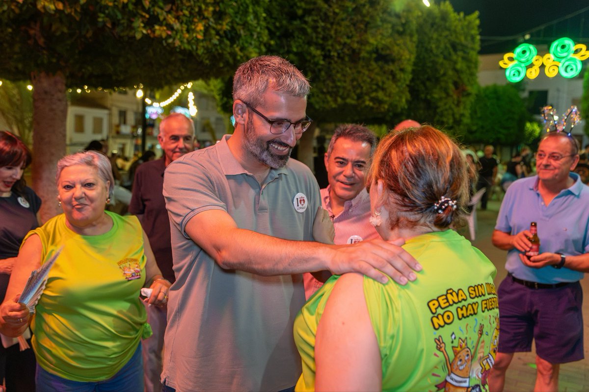 Lucassayala's tweet photo. Anoche, familias, amigos y visitantes de toda la Región de Murcia llenaron las calles de Lorquí para celebrar la gran noche de las migas. 

A disfrutar del gran fin de semana que viene por delante. 

¡Felices fiestas a todos los ilorcitanos e ilorcitanas! https://t.co/OmzTHF0q0y