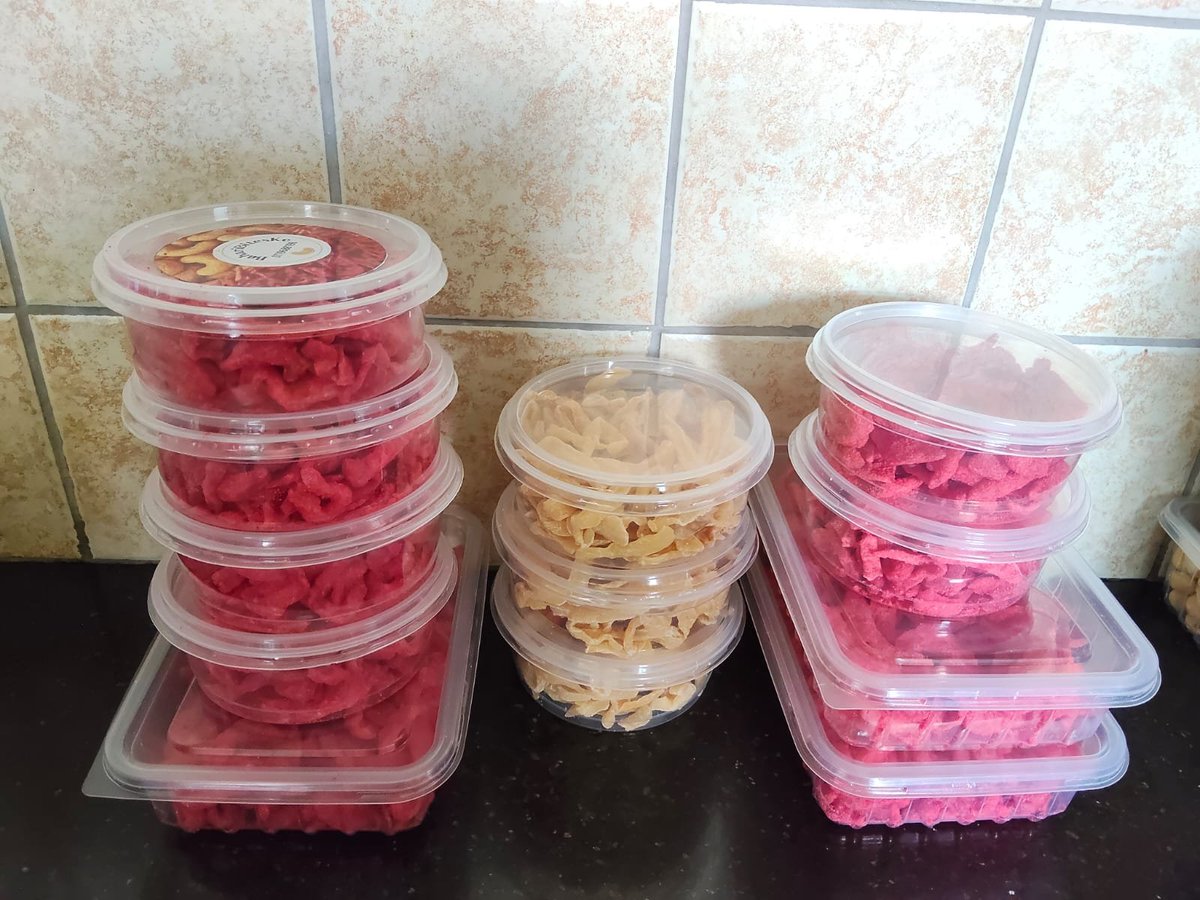 Mamushkhaimuna's tweet photo. Huku Bahari Bites tunauza mautamu ya pwani 
Mabuyu 100/200
Achari tuna spicy sweet na plain twauza 200/300
Labania tunauza 300
Chevda twauza 300
Korosho 1/2kg 900 1kg ni 1800
To order call or WhatsApp 0119688198 https://t.co/pDJjbQzKKZ