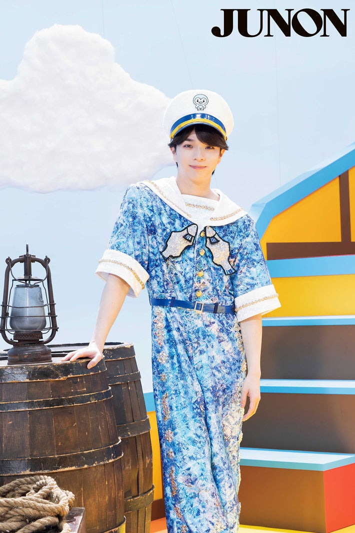 modelpress's tweet photo. M!LK塩﨑太智「JUNON」登場
ソロ曲のMV撮影現場に潜入👀

MVに登場する子どもペンギンたちと
わちゃわちゃ過ごす姿も🐧
https://t.co/84xVy4eGNM

「MV撮影はかわいい子どもたちに癒されまくって、疲労感が全然ないです！」 https://t.co/x6utcn7YOH