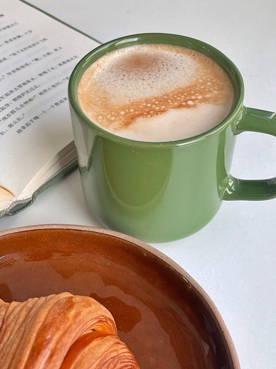 kokoro8508's tweet photo. Just pulled a warm croissant from the oven—flaky, buttery, and ready to pair with morning coffee ， https://t.co/RHUt5BjzJ9