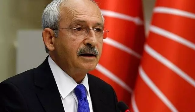 ataocagiarsiv's tweet photo. #Kılıçdaroğlu Ankara İktisadi ve İdari İlimler Akademisi'nde mezun olduktan sonra hesap uzmanı yardımcılığı yaptı.   

Kılıçdaroğlu son makamı olan #SSK Genel Müdürlüğü'nden 1999 yılında kendi rızası ile emekli oldu ve siyasete adım attı. https://t.co/VCf8DgGTvb