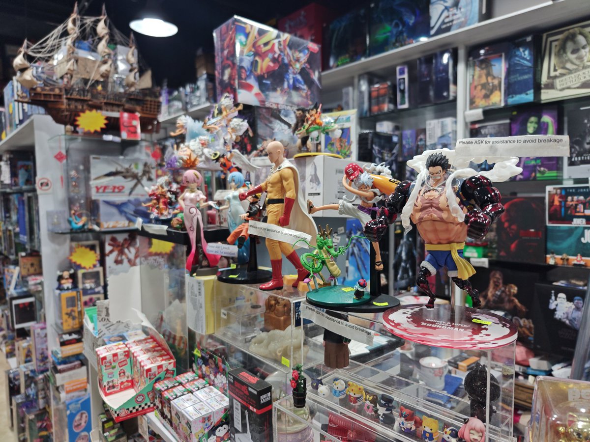 RichardHead4021's tweet photo. With Plaza Singapura slated for a huge makeover, this is the end for all the geek/nerd shops at Level 7, but especially Caesar's, the one stop shop for SG mall ninjas https://t.co/Gdg3DDBqho
