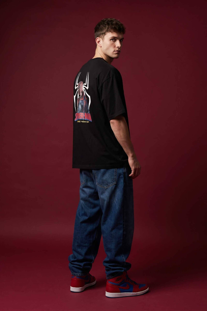 eloshopping's tweet photo. Show your love for Marvel with this Spider-Man Brand New Day Oversized T-Shirt. Designed for all-day comfort, its relaxed oversized fit makes it the perfect choice for casual wear, everyday styling, and streetwear. https://t.co/yMbkjGsWe7