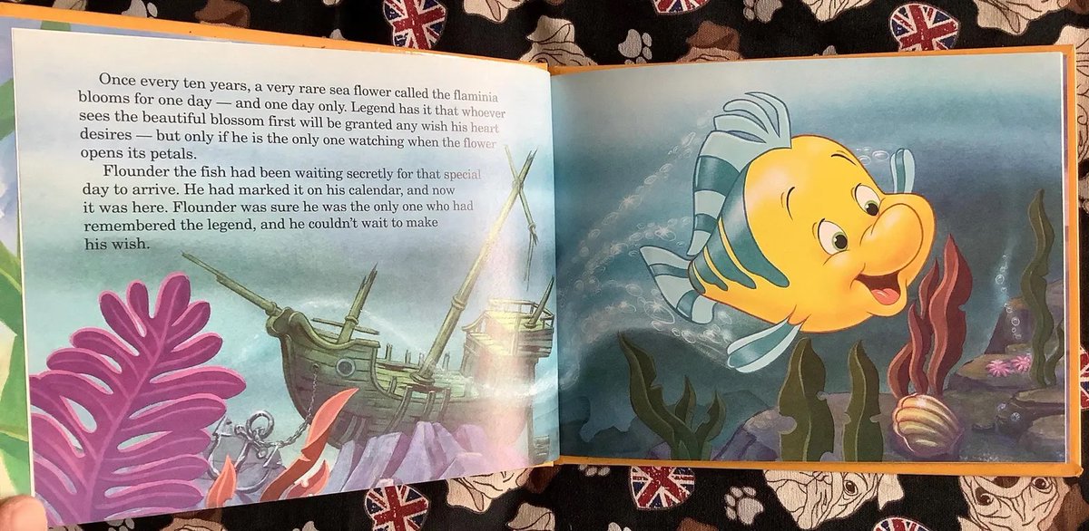 WatsonsVintage's tweet photo. NEW LISTING An ADORABLE Vintage #giftidea for a #LittleMermaid Fan. 1992 The Little Mermaid Treasure Chest ‘An Undersea Wish' Hardback Book - Fun, Disney Birth Year Gift with Gift Tag - Ariel Fan Gift https://t.co/l4e2LOkTbZ via @Etsy #VintageBooks #1992Gift #WaltDisney #Flounder https://t.co/nJkExN0Q0o
