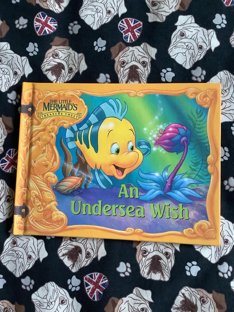 WatsonsVintage's tweet photo. NEW LISTING An ADORABLE Vintage #giftidea for a #LittleMermaid Fan. 1992 The Little Mermaid Treasure Chest ‘An Undersea Wish' Hardback Book - Fun, Disney Birth Year Gift with Gift Tag - Ariel Fan Gift https://t.co/l4e2LOkTbZ via @Etsy #VintageBooks #1992Gift #WaltDisney #Flounder https://t.co/nJkExN0Q0o