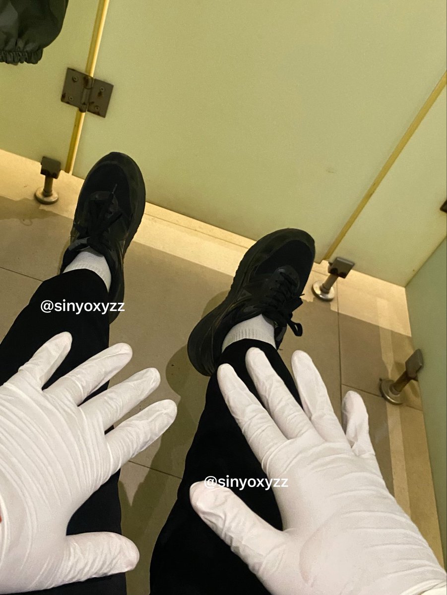 Sinyoxyzz's tweet photo. Foto dulu banget, habis interview kerja terus main ditoilet mall🤤 https://t.co/Hwspo5cMSt