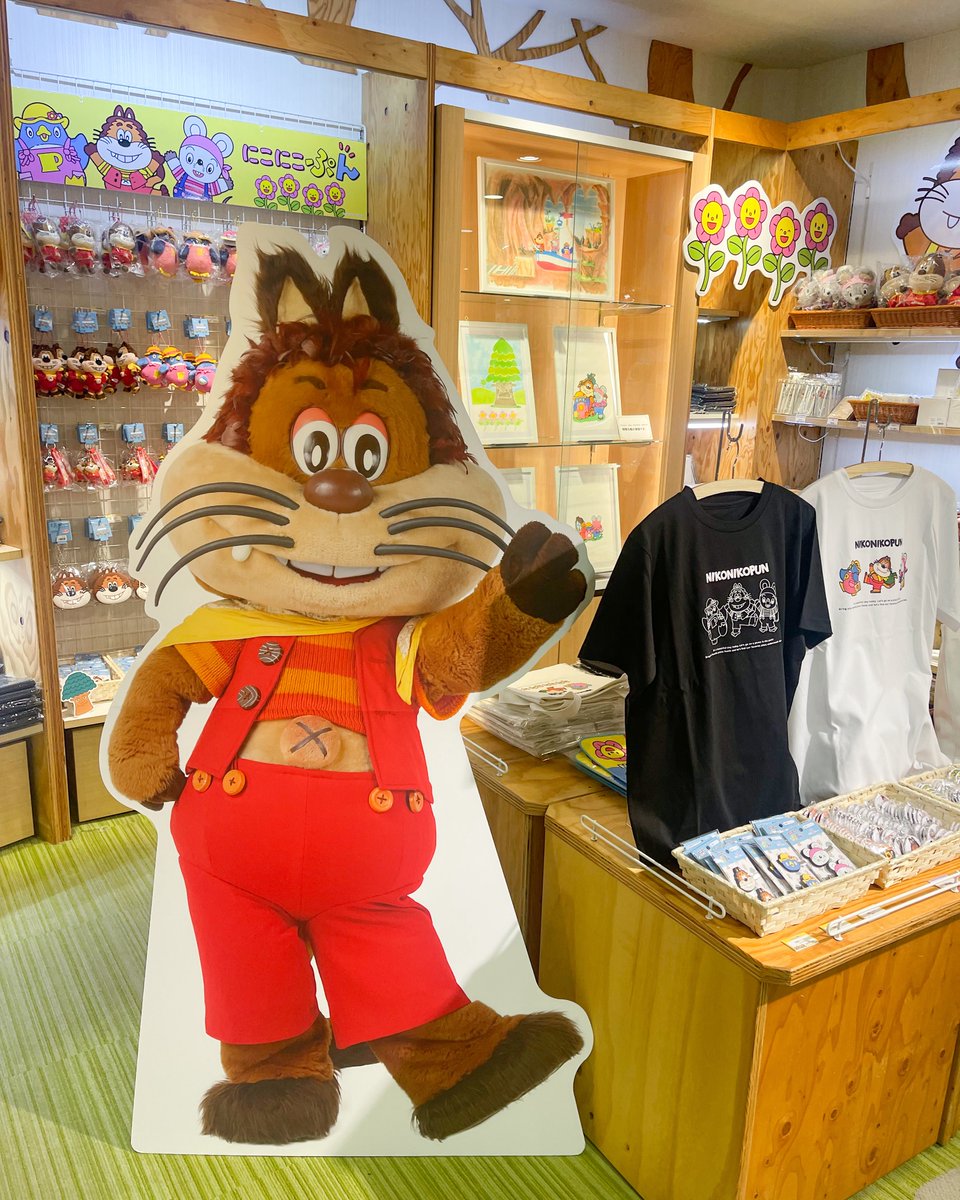 toypark_ginza's tweet photo. 期間限定🎠✨
┈┈┈┈┈┈┈┈┈┈ 
にこにこ、ぷん
ポップアップストア🌼
┈┈┈┈┈┈┈┈┈┈
📅7/15(水)～8/6(木)
📍銀座本店2F
1982年から1992年まで、子供向け番組で放送されていた
『にこにこ、ぷん』のじゃじゃ丸、ぴっころ、ぽろりのグッズが大集合✨貴重な原画も展示されています🌈 https://t.co/rbPeDmTldK