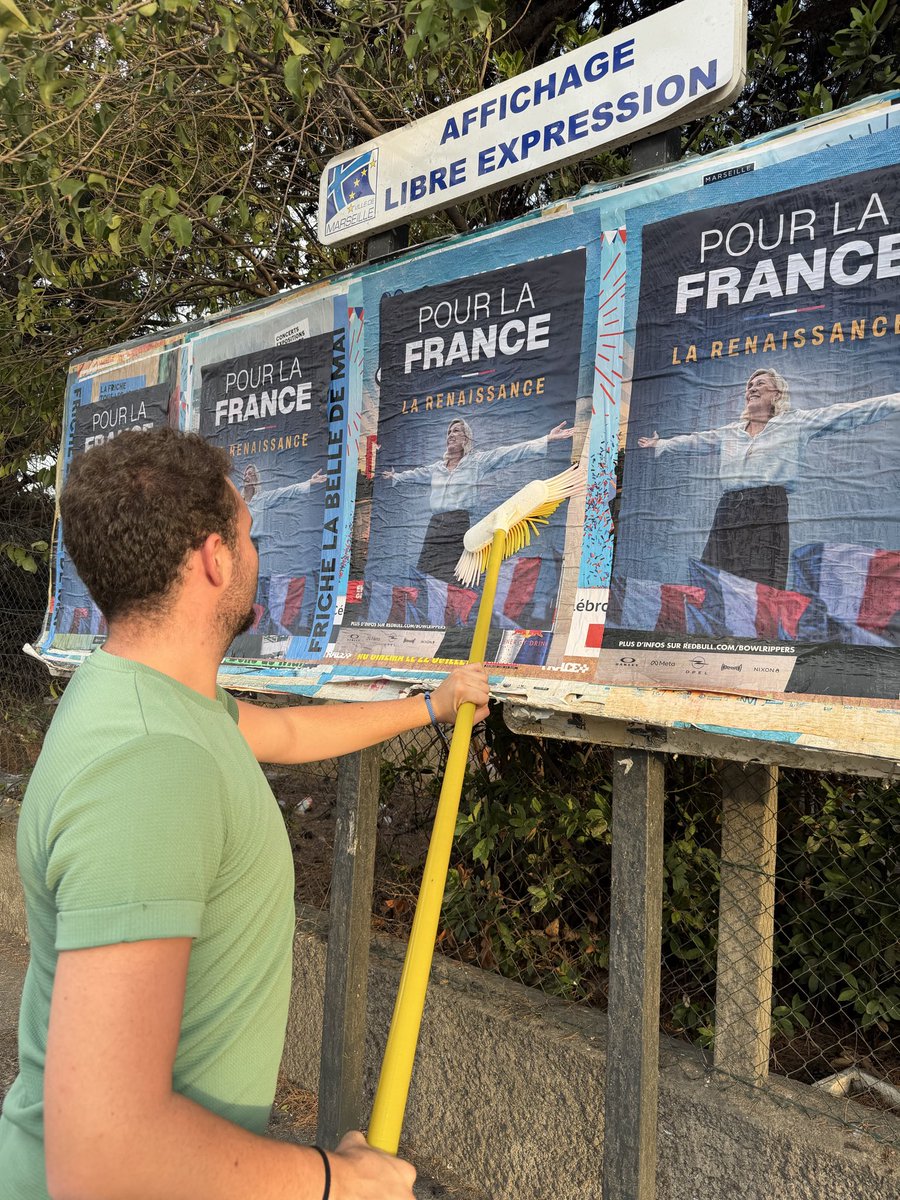 arnaud_keller's tweet photo. 🇫🇷 Les jeunes des 11e et 12e arrondissements sont sur le terrain ! 💪
Une mobilisation concrète pour la France pour @MLP_officiel @RNational_off https://t.co/SZyxpejty8
