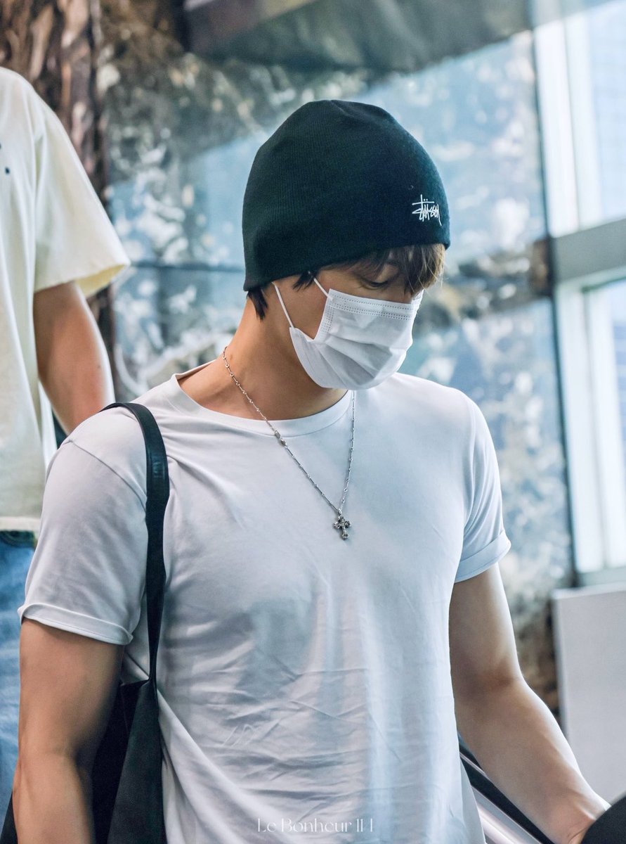 nothingonini's tweet photo. I AM NOT OKAY WHAT THE HELL???? https://t.co/G8OGjTJOtl