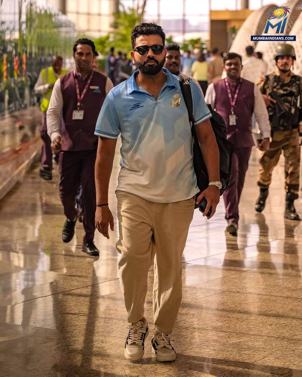 Devap8955's tweet photo. What happened BCCI to ROHIT
 🙂
Rohit Retired  news is true?
💔
#RO45
#HITMAN 
#Dont_retire_HITMAN https://t.co/v31qX6dJxZ