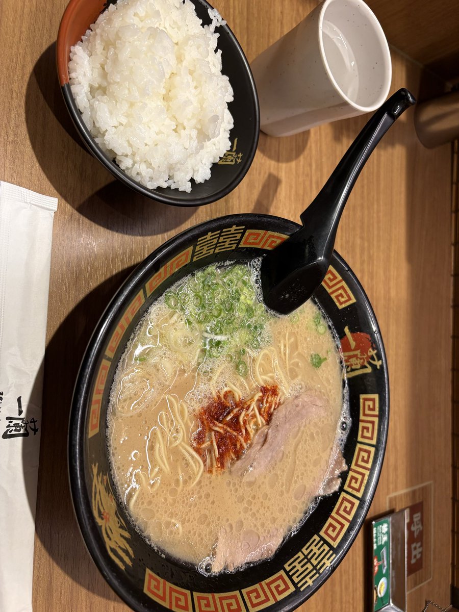 Ossyyyy51's tweet photo. 昼に食べた一蘭 https://t.co/kAKqiAXuWk