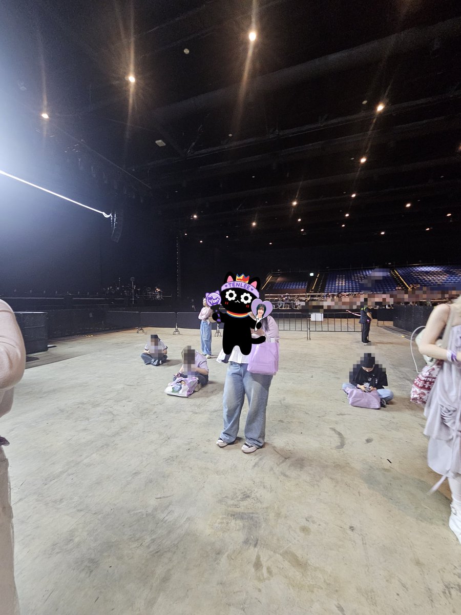 iamjulite's tweet photo. หลุมเหลือเยอะมากกกกก ทุกคนซื้อด่วนใกล้โคตร🤟💜
#TENCORE0110Concert_Day1 
#TENCORE0110iscalling
#TENCORE0110Concert 
#10YearsWithTEN https://t.co/MtJSLq5hCV