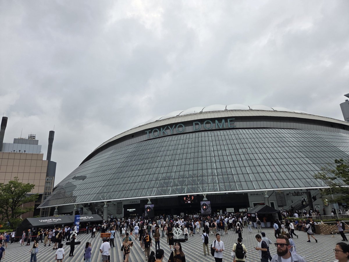 amesaman's tweet photo. 芝も建物も綺麗ですね https://t.co/txa4e0DAEZ