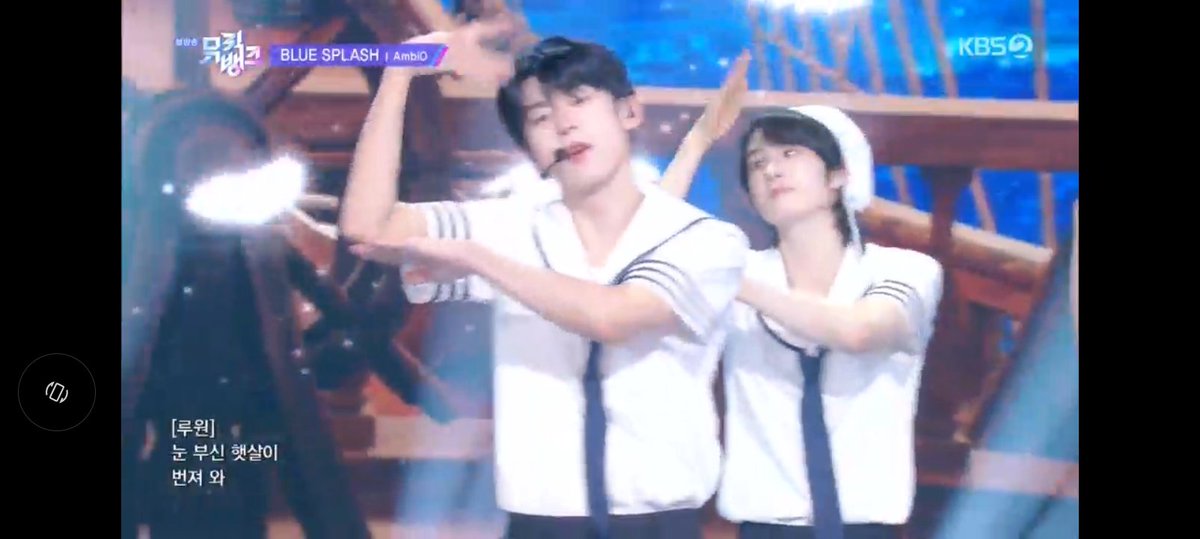WWEKPOP's tweet photo. #MUSICBANK UPDATE:
#AMBI0 IS NEXT TO PERFORM WITH "BLUE SPLASH" FRESH OFF FROM THEIR PERFORMANCE IN @_Simplykpop EARLIER TODAY ๐๐ฆ
TUNE IN TO @KBSMusicBank RIGHT NOW ON @KBSWorldTV ๐จ https://t.co/oVr7G8W4C1