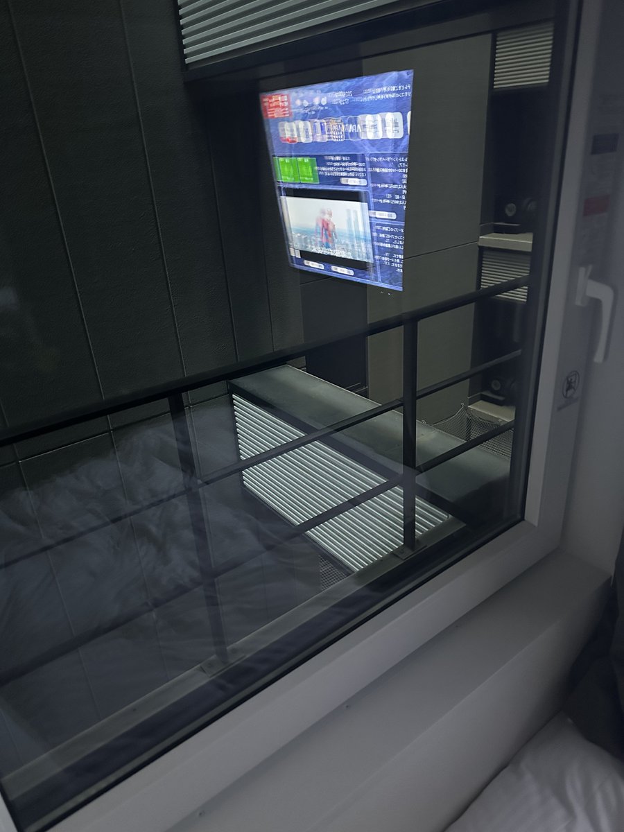 syom0's tweet photo. ア⚪︎ホテルリゾートの28階でチェックイン出来て夜景見れるのかな！？！？ってテンション上がってたのに内側部屋でもう帰ろうか悩んでる https://t.co/hw7BTsS7vQ