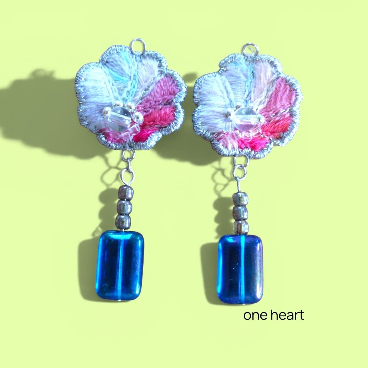 chie_one_heart2's tweet photo. ✨グラデーション刺繍アクセサリー✨ 
#刺繍ピアス #刺繍イヤリング 
#チェコビーズ #ハンドメイド 
#minne https://t.co/koUz2n6fFU https://t.co/IX1K09Q1zm
