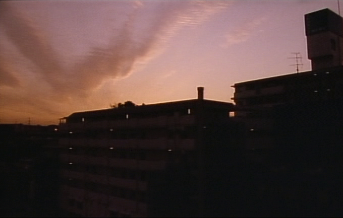 wah_s63's tweet photo. Door (1988)
Directed by: Takahashi Banmei
Written by: Oikawa Ataru, Takahashi Banmei
Starring: Takahashi Keiko, Tsusumi Daijirō
#AHWatching https://t.co/LJpmIaUgBs