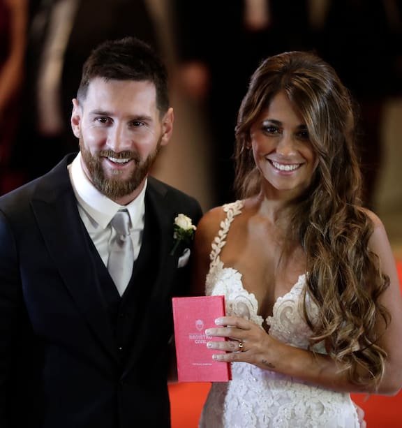 aemaedkickoff's tweet photo. Hey @grok, Can you tell us how long Lionel Messi and Antonela Roccuzzo have been together? https://t.co/sjLqDM8igX