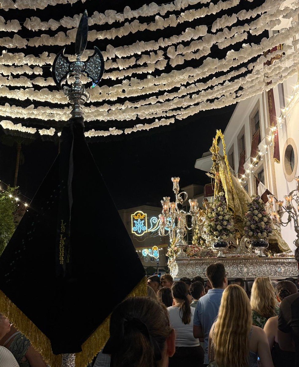 amlaslagunas's tweet photo. La estampa con la que terminó nuestro #Carmen2026 ⚓️: el reencuentro con la devoción marinera en una fecha tan marcada y que Fuengirola vive con intensidad.

Tras horas abriendo camino en su procesión, terminamos frente a frente con la Reina del Parque 💙.

#CarmenFuengirola https://t.co/nnhU28jvgO