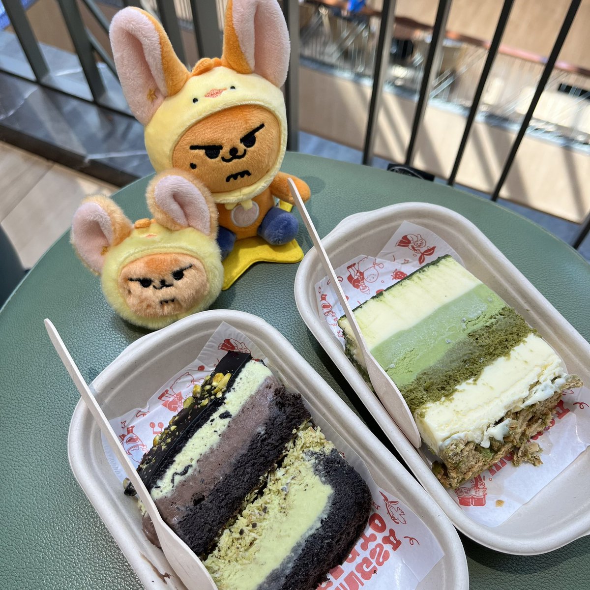 wolftoris's tweet photo. Padet jadwal gw berasa artis.
Sarapan di sanur, cod musang sekalian lunch momong acun di denpasar. Ntar malem dinner ke denpasar lagi wkwk 😭
Udah rikues ice cream di layar gede living world soalnya, gw harus melihat betapa mantepnya si yeonjun yeonjun itu ❤️ https://t.co/vl0EQrcFMP