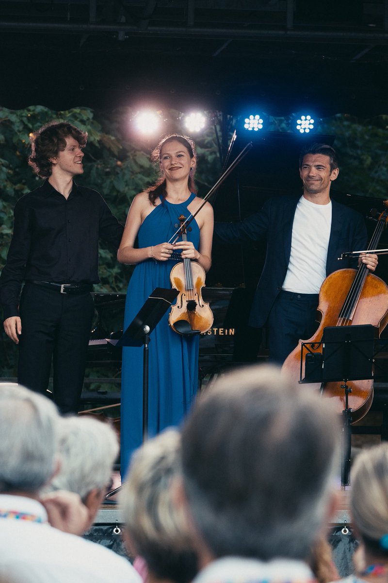 GautierCapucon's tweet photo. 🎶 #UnEteEnFrance #UEEF2026
Hier soir à Vaux-sur-Mer en Charente-Maritime
🎶Avec Elise Bertrand au violon et Maxime Grizard au violoncelle
et Frank Braley au piano 

📍Prochain concert d’Un été en France
Ce soir Vendredi 17 Juillet à 20h30
Place Royale
40240 Labastide-d'Armagnac dans les Landes
Concert Gratuit et sans réservation  
 🎻🎹 👉 https://t.co/l8GgQBwYD0
📷  (c)SocieteGenerale/Artgrafik Films
@societegenerale @FondationGC