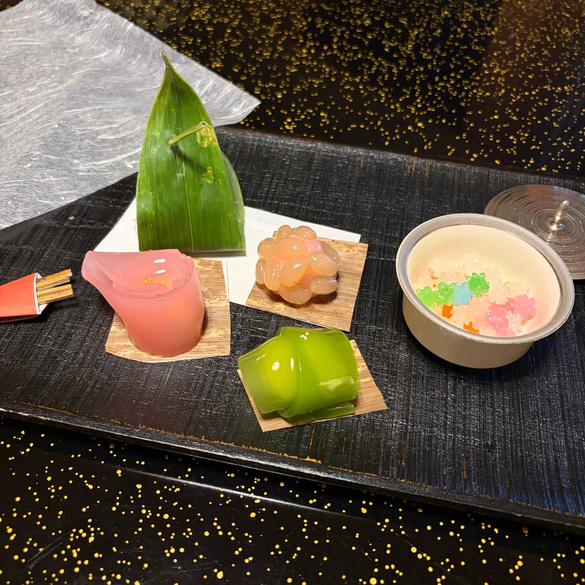 rirufera4422's tweet photo. お宿のお菓子が可愛い🍡 https://t.co/5vOtjkwFLO
