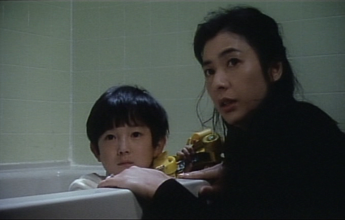 wah_s63's tweet photo. Door (1988)
Directed by: Takahashi Banmei
Written by: Oikawa Ataru, Takahashi Banmei
Starring: Takahashi Keiko, Tsusumi Daijirō
#AHWatching https://t.co/LJpmIaUgBs