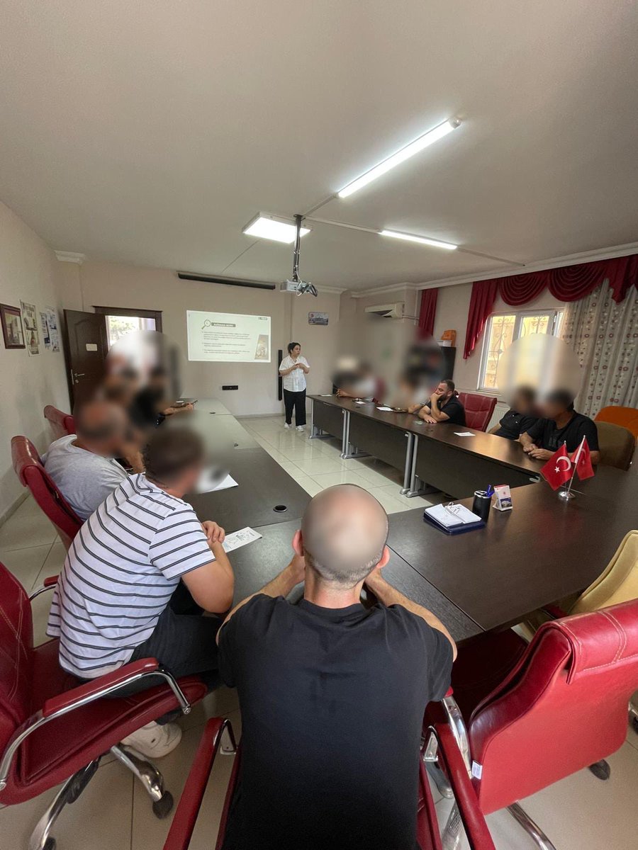 Midyat_DSM's tweet photo. Adalet Bakanlığı ile Türkiye Yeşilay Cemiyeti arasında imzalanan iş birliği protokolü kapsamında, YEDAM Uzmanı Sultan Solmaz tarafından denetimli serbestlik yükümlülerine yönelik “Bağımlılık Nasıl Anlaşılır?” konulu seminer gerçekleştirildi.  @yedam @denetimliserbestlik https://t.co/V8SauCiUeS