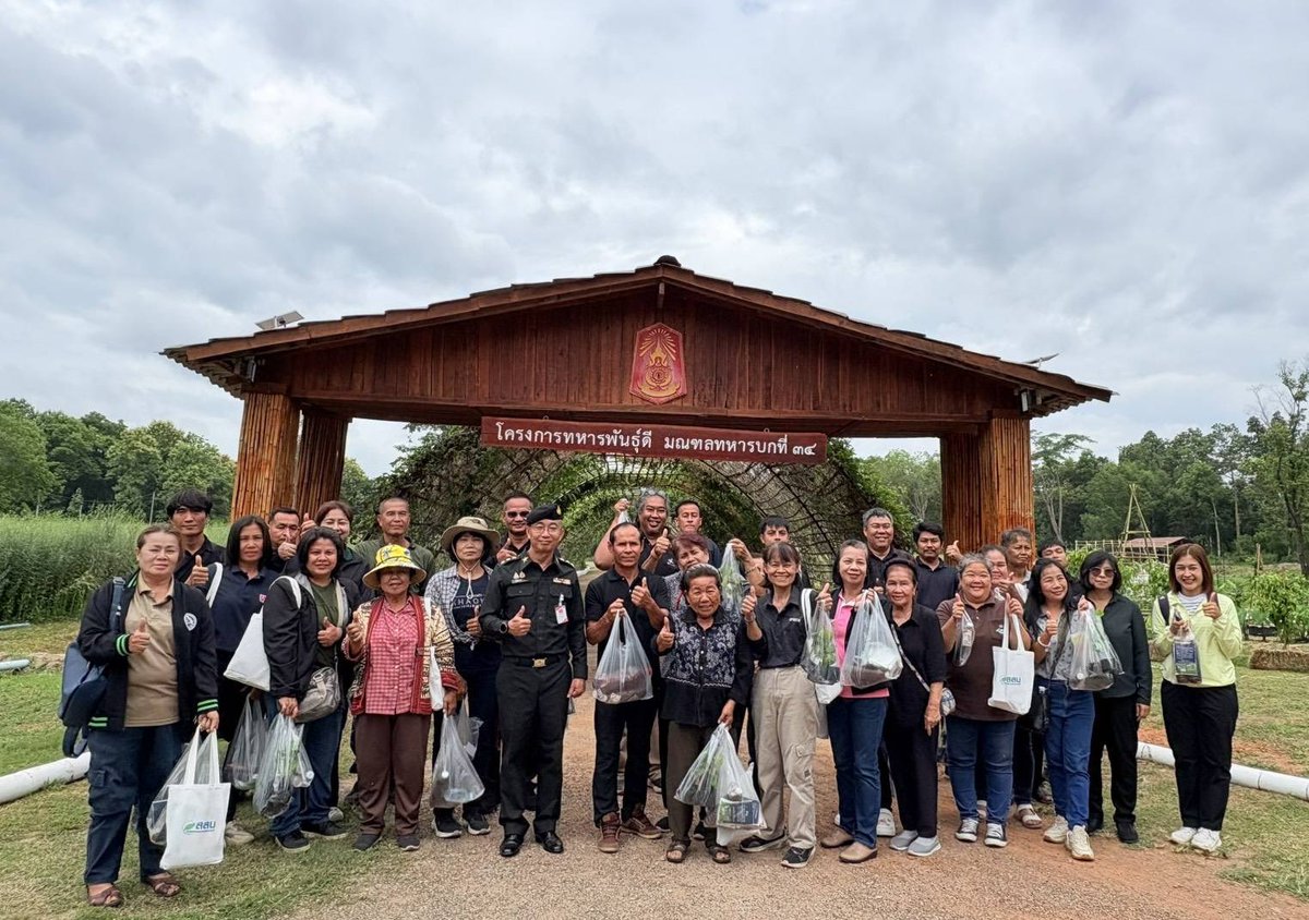 military34th's tweet photo. 🌱✨ สถาบันสารสนเทศทรัพยากรน้ำ หรือ สสน. ศึกษาดูงานโครงการทหารพันธุ์ดี ค่ายขุนเจืองธรรมิกราช (มทบ.34, ร.17 และ ป.4 พัน.17)  🧑‍🏫👨🏻‍🌾
#โครงการทหารพันธุ์ดี
#มณฑลทหารบกที่34
#กองทัพภาคที่3
#กองทัพบก https://t.co/65UW0nsQip