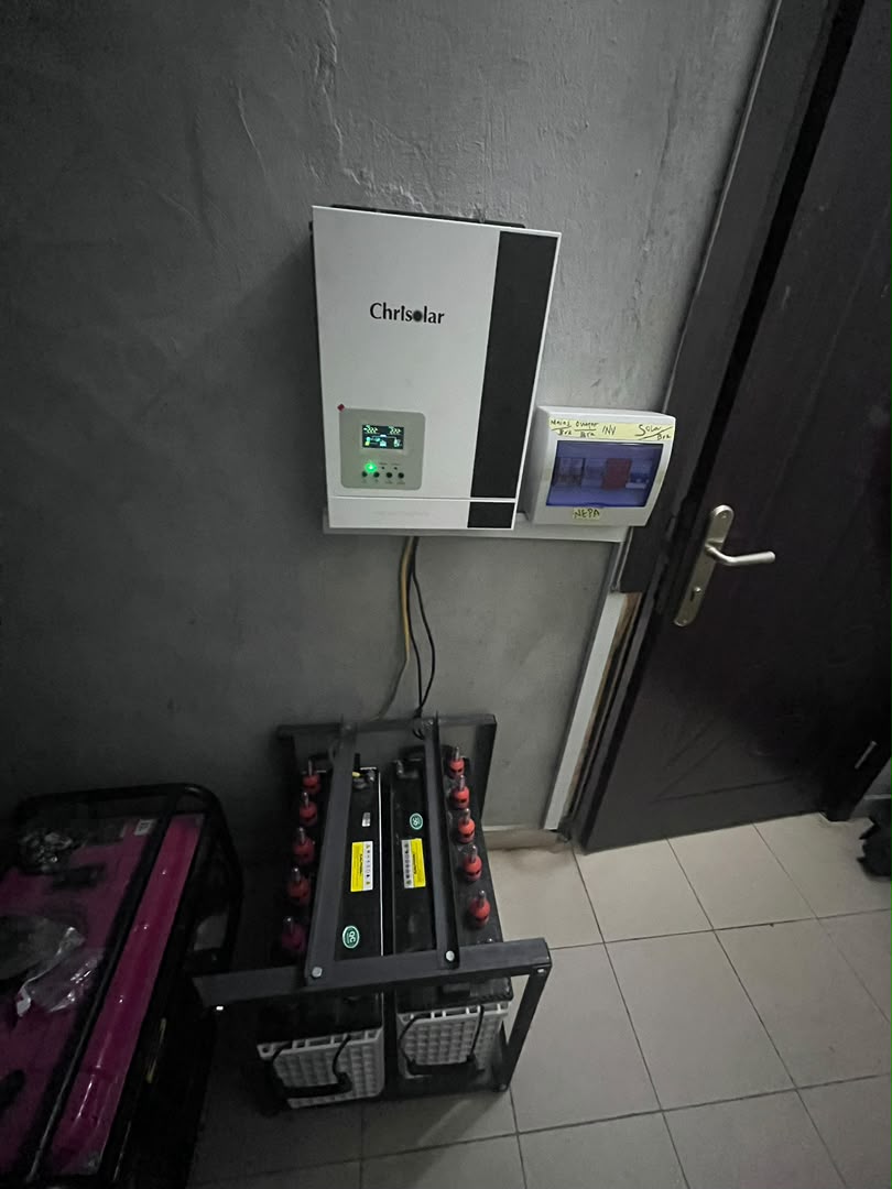 _skytecc's tweet photo. 🦺 Newly installed 3.2kva inverter with two 12v, 200Ah tubular batteries.

It's designed to power a Fridge, Freezer, TVs, lightning points, fans, a workspace and other basic household appliances.

Send us a dm for yours too
Phone: 09075967659
Email: skytecc.engineering@gmail.com https://t.co/l3WqDsom8O