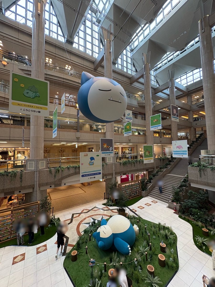 systemi_recruit's tweet photo. 今週もお疲れ様でした！
本社のあるランドマークでは、今日からポケモンのイベントが始まったみたいです😴
広場の巨大なカビゴンが可愛くて癒されました、、🥰色々なイベントに出会えるのも出社の楽しみです💖
#ポケスリ3周年をみんなで  #みなとみらいオフィス #システムアイ #横浜ランドマークタワー https://t.co/1uIOMTaUY9