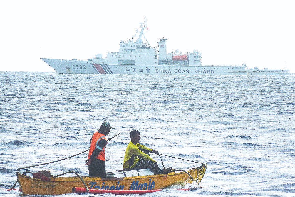 beraloza's tweet photo. Ito ang realidad para sa maraming Pilipino.

Sa tingin mo ba ay normal ito?

Patuloy ang pambu-bully ng China sa #SouthChinaSea. https://t.co/K6L9ddXXOJ