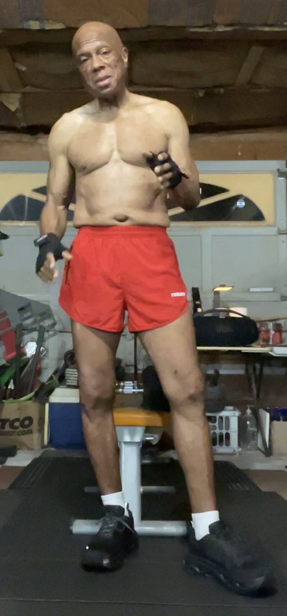 Sexagenarian59's tweet photo. #FitnessForLife #Sexagenarian 1959
#RespectTheMileage
My bio age is years younger than my driver's lic says. I 👏🏾 that. I thrive to keep my body strong &amp; responsive, relatively speaking. But I don’t forget: my calendar age is absolute. Time still collects its tax on my framework. https://t.co/htDX8wY32D