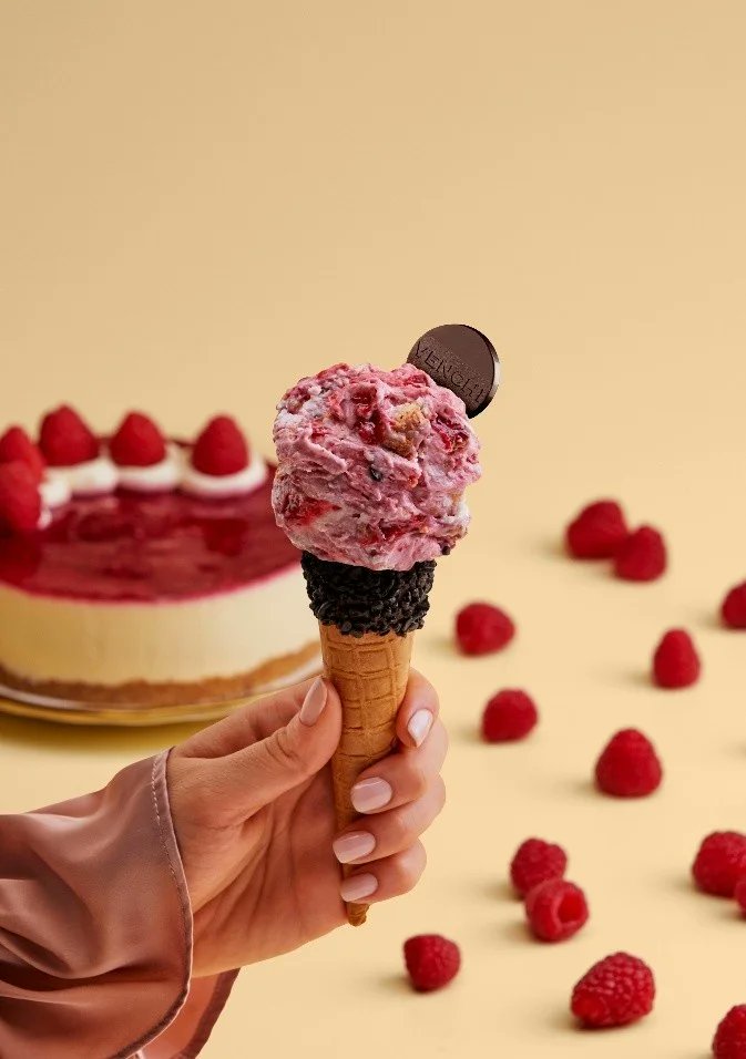 Fukuoka_leapup's tweet photo. 九州初出店！「Venchi（ヴェンキ）」が
7月24日（金）ワンビルにオープン🍦🧡

イタリア・トリノ発の
プレミアムチョコレート＆ジェラートブランドが
ついに福岡・天神へ！

九州初出店を記念して、限定フレーバー
「ラズベリーチーズケーキ」も登場🍓

甘酸っぱいラズベリーに、
レモンビスケットの爽やかさが重なる
夏にぴったりの味わいです🧡
https://t.co/cIgIXWZsfX