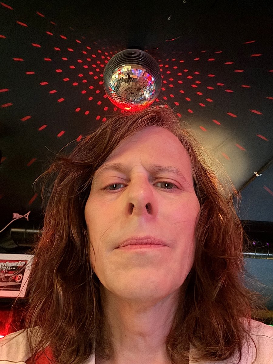KenStringfellow's tweet photo. Amazing show last night in Sevilla! I'll have some pro photos to post  soon. This shows you the cool vibe of the club. Thanks to all! TONITE  (Fri) I play Teatro La Gotera de Lazotea, Jerez 2130 €20. A week from  today I play @vertigoestival near Jaén. https://t.co/7o8e7gI8vr https://t.co/57EFgNEbYz