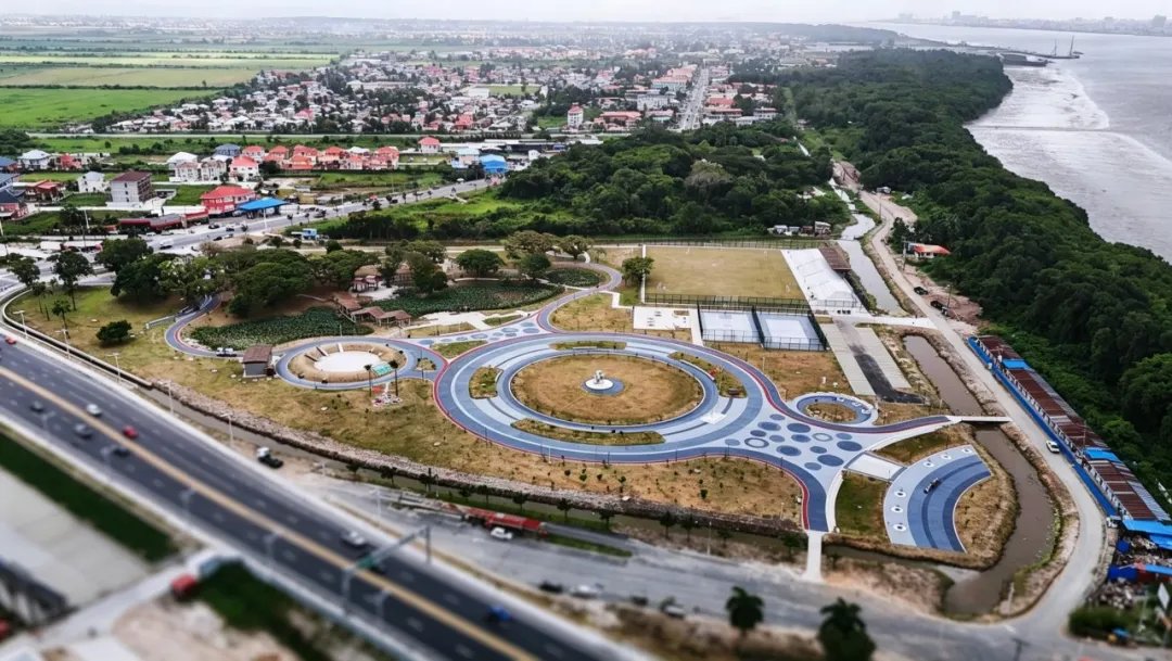cidcaofficial's tweet photo. A handover ceremony for the China-aided Guyana-China Friendship Park was recently held in Georgetown. The park will provide a large-scale, high-quality public recreation space for local residents. https://t.co/qpkB8SICf1