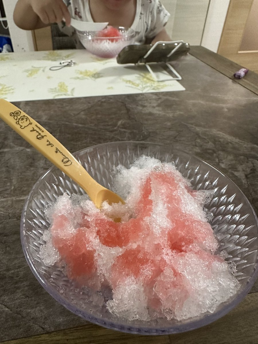 kohei805's tweet photo. かえってすぐ
風呂を済ましかき氷タイム https://t.co/vskBNyIYmv