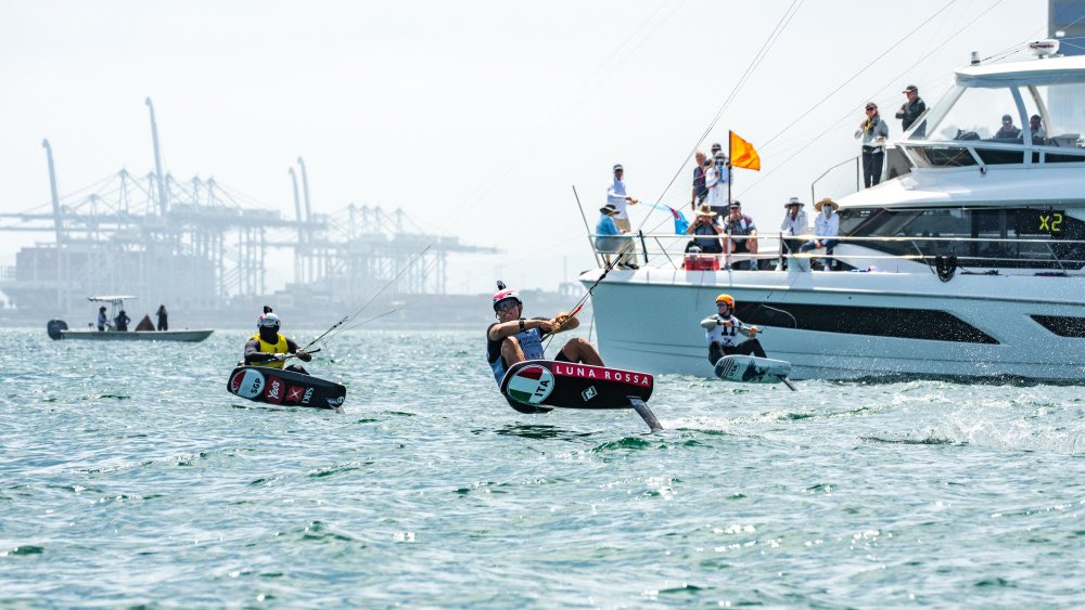 Coninews's tweet photo. Pianosi chiude il Sailing Grand Slam con il secondo posto nel kite della Long Beach Olympic Classes Regatta, terza Maggetti nell’iQFOiL. 💙💪

Leggi qui 👉 https://t.co/aZou3y92a2

@federvela https://t.co/y0ce91dS7J