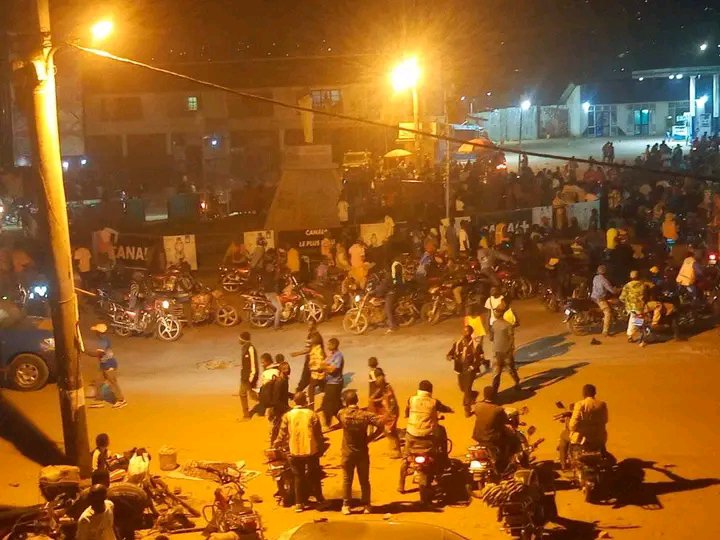 NduyiriPascal's tweet photo. #Beni | Un présumé voleur a été tué par justice populaire dans la nuit du jeudi à Malepe, en ville de Beni. Selon des sources locales, il faisait partie d'un groupe de malfaiteurs ayant ciblé un ménage. Les circonstances exactes de l'incident restent à établir. #RDC #NordKivu https://t.co/JhNhSDO86d