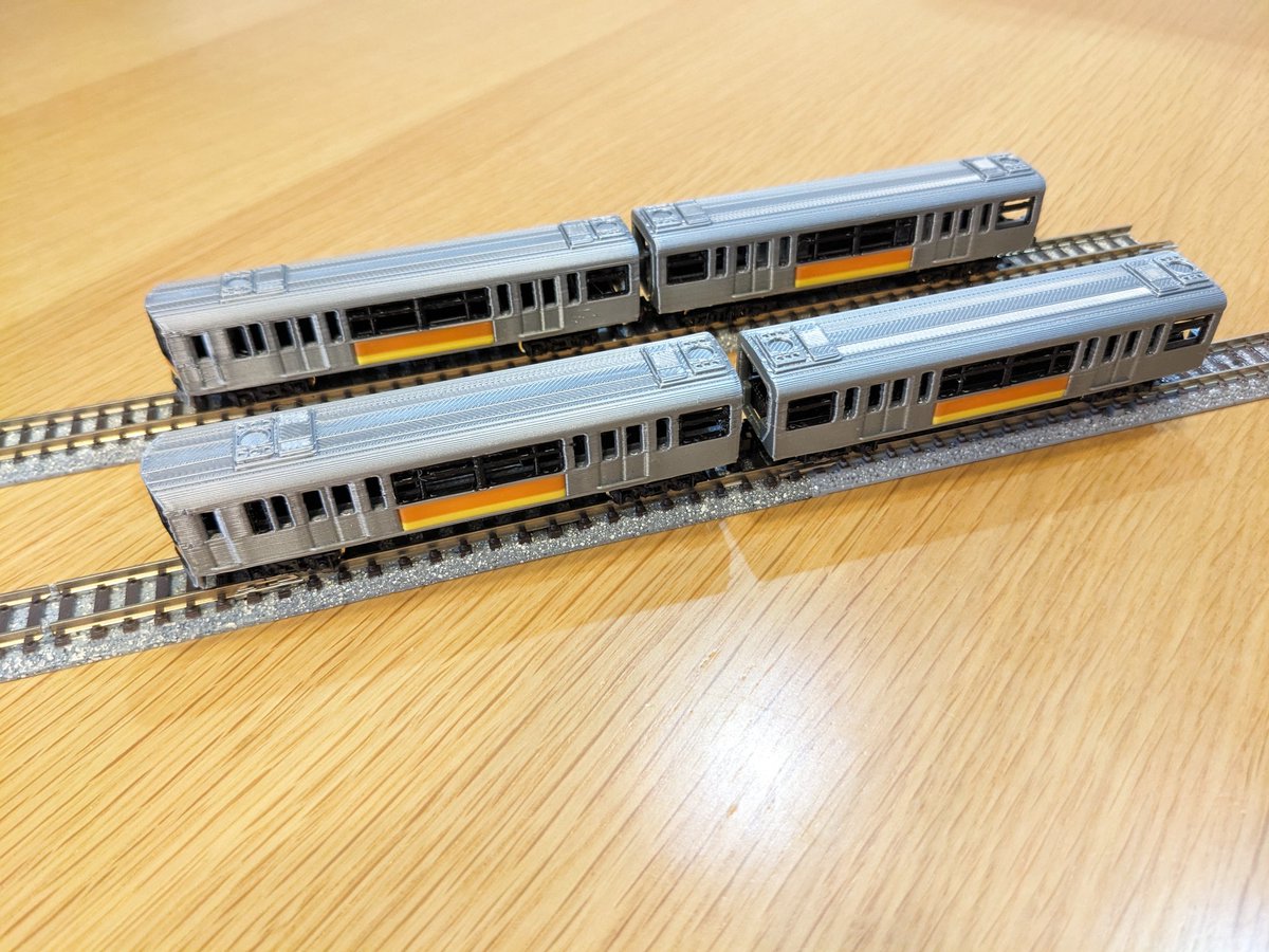 cocokoubou's tweet photo. モノレールを高架鉄道化した架空鉄道シリーズ　第二弾は多摩高架鉄道電車です。ビルの合間の高架の急曲線が似合いそうです。

鉄コレ14メートル動力とBトレ用台車を使用します。
近日中に塗装不要の彩色済み3Dプリントキットとして公開予定です。

＃鉄道模型
＃Nゲージ https://t.co/2OmwhGLMnf