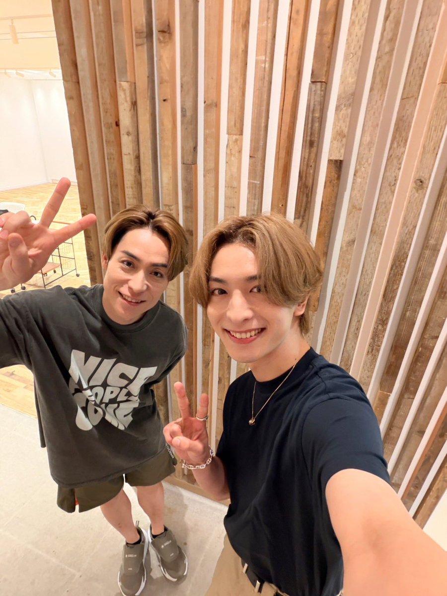 fantastics_fext's tweet photo. TETSUYAさん
ありがとうございました✌️

とある撮影からの
ジム&amp;自主練&amp;ケア
充実したなぁ‼️

ってことで明日からの
SUNFLOWER静岡公演
頑張れそうです❤️‍🔥
皆さん楽しんでいきましょ‼️

@epi_tetsuya さん
#FANTASTICS
#木村慧人
#慧人の独り言

木村慧人 https://t.co/ANio9gvPwP