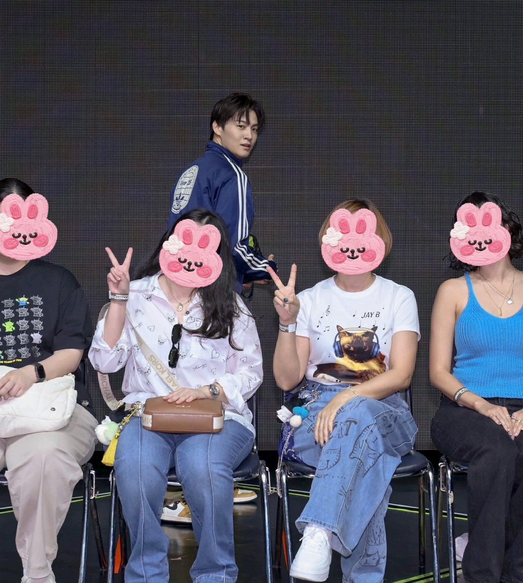 poonniez's tweet photo. ศลป เป็นมิจมากก มิจฉาชีพพ 555555555

#JAYB #제이비 https://t.co/61GGMvT25a