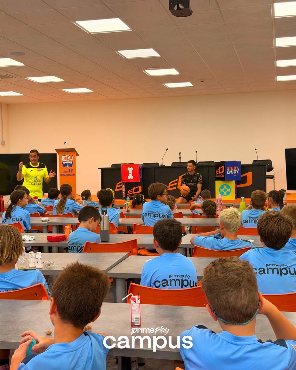 CanteraCFT's tweet photo. 😄📸 Entrenamientos, juegos, piscina y, sobre todo, muchísimas sonrisas. Así se vive un día en el 𝐏𝐫𝐢𝐦𝐞𝐏𝐥𝐚𝐲 𝐂𝐚𝐦𝐩𝐮𝐬.

Entrenamiento, diversión y una charla muy especial que hemos tenido hoy para seguir aprendiendo dentro y fuera del campo.

¿Te apuntas? 👀 https://t.co/P1Ga07dJNk