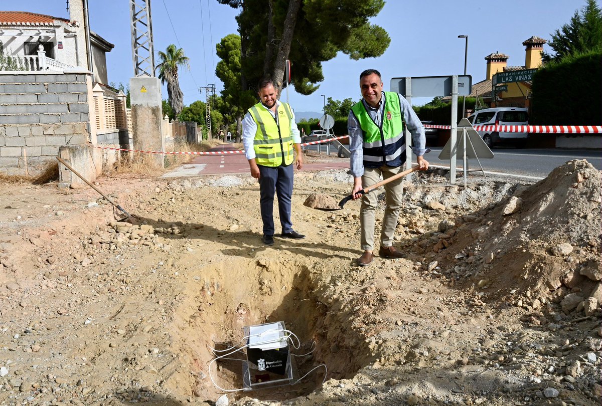 franalhendin's tweet photo. 🚴🚶‍♂️La conexión peatonal y ciclista entre Otura y Dílar comienza a ser una realidad

✅La primera piedra da luz verde a una infraestructura de más de 940.000 euros de inversión que concluirá en ocho meses 
 
🫱🏻‍🫲🏽Más seguridad vial, y una movilidad sostenible y saludable https://t.co/skjjlU6g20