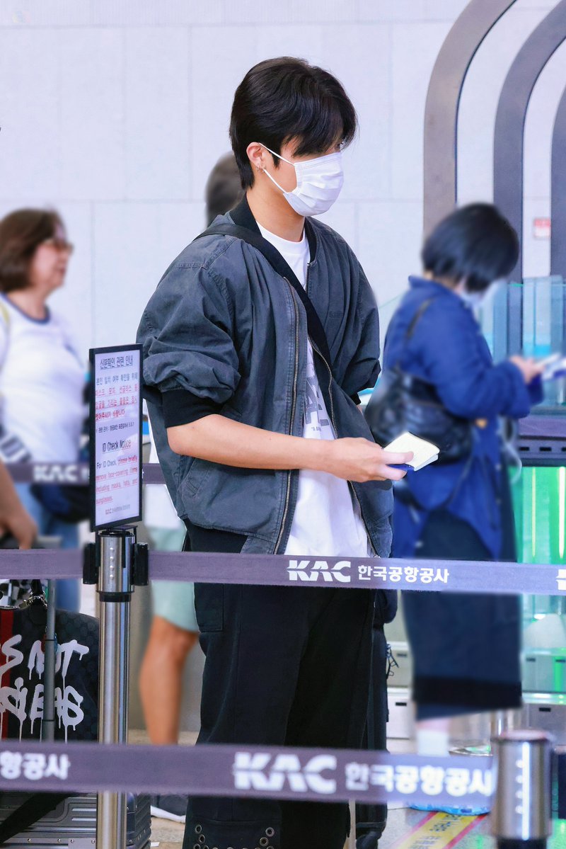 lyyz_DY's tweet photo. 260717 GMP
🧳

#TREASURE #트레저 #PARKJEONGWOO #박정우 https://t.co/5Yo57I0bsQ