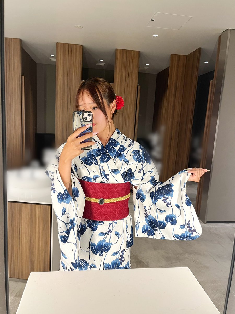 SaRaNiKo8's tweet photo. 浴衣はチームカラーとメンカラの3色で揃えて、バックもチケット風にデコって激カワコーデすぎたのに😭😭
 #スカイピース https://t.co/ZhA8KOeEJX