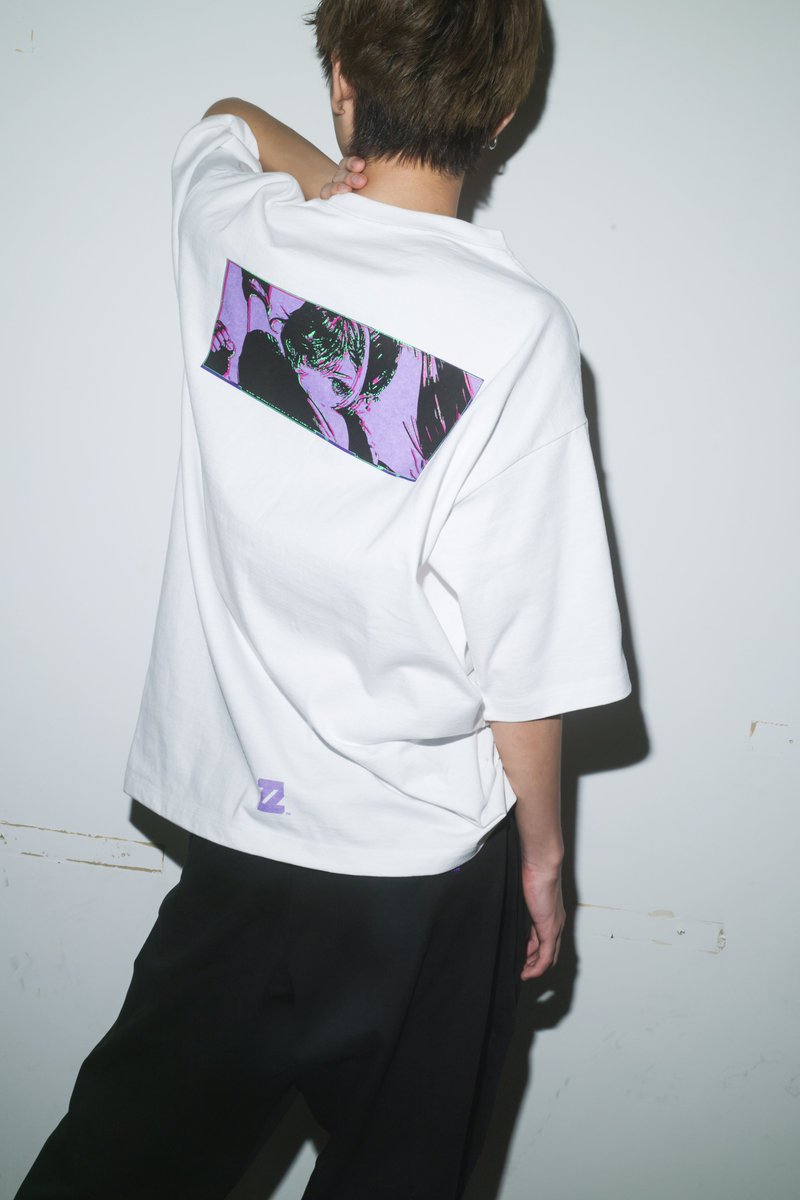 FOURDOTS_JP's tweet photo. 4D® × 常闇トワ
CAPSULE COLLECTION
いよいよ本日7月17日（金）18:00より受注開始！

ゲームを愛する常闇トワと、強いプレイヤーたちと独自のギークスタイルを
作ってきたアパレルブランド4D®が、今回初めてコラボレーション！

常闇トワ本人監修×4D®デザインのTシャツ、ショルダーバッグ、パンツの3アイテムを、
本日7月17日（金）18:00〜8月17日（月）23:59まで受注販売。
ご購入商品1点につき1枚、本コレクション限定ステッカーもプレゼント！

このスペシャルすぎるコレクションをぜひお見逃しなく！

※完全受注生産のため、お届けは2026年10月上旬 〜 2026年11月下旬頃の予定です。

販売ページ
https://t.co/3Gm7UbWmAq