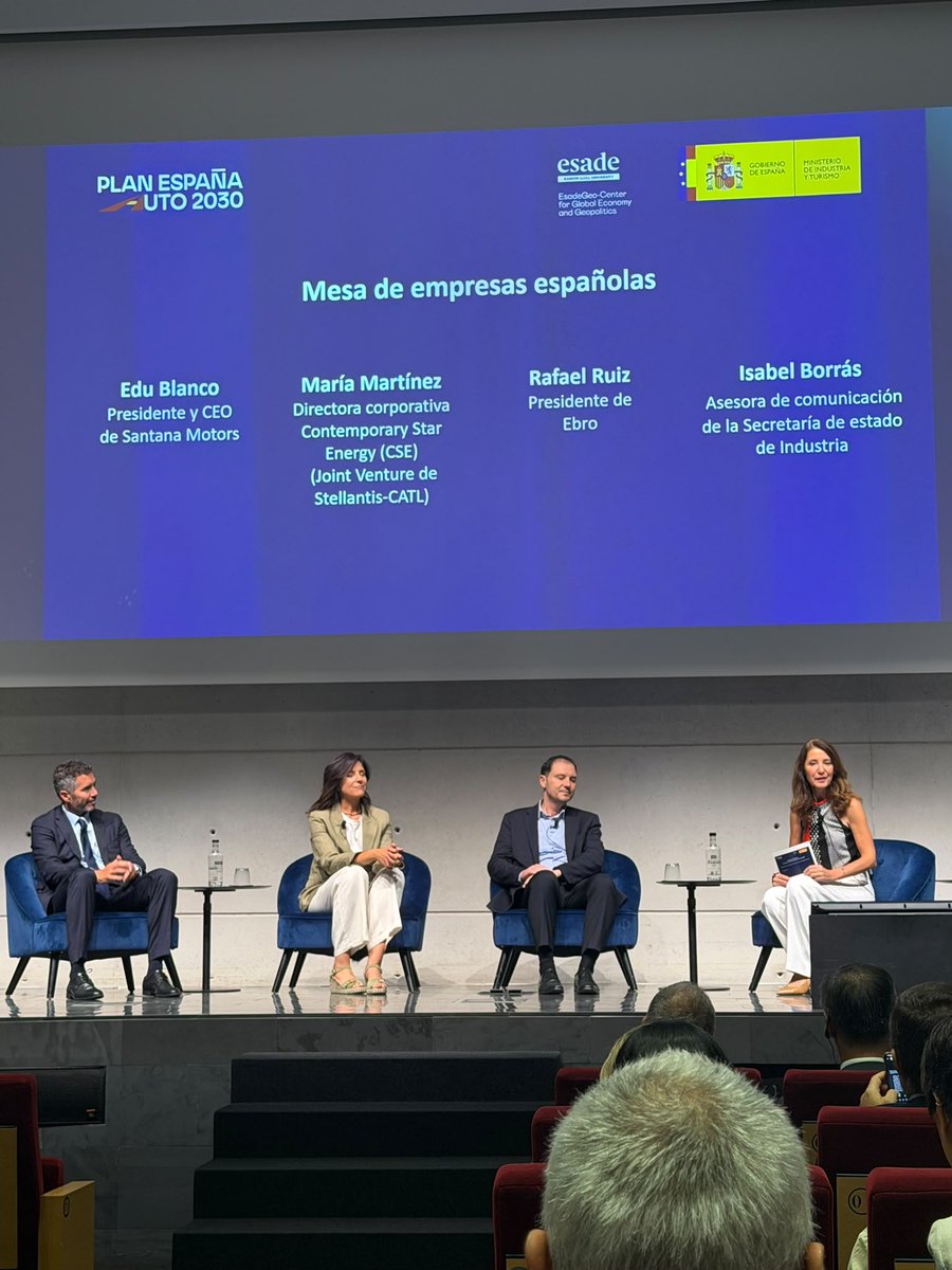 FICCOOCat's tweet photo. Avui el nostre secretari general @RuedaJruedaM i els companys de @ccooebro estan a l'acte de presentació de l'estudi "Tres casos de inversiones de automoción en España".

Un estudi que recull aprenentatges de la cooperació xinesa-espanyola en matèria de mobilitat elèctrica. https://t.co/3CDY1lJwuU